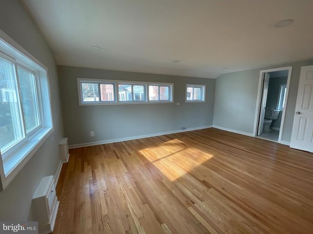 6909 40TH, University Park, MD 20782