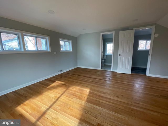 6909 40TH, University Park, MD 20782