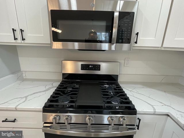 6909 40TH, University Park, MD 20782