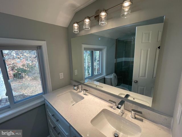 6909 40TH, University Park, MD 20782