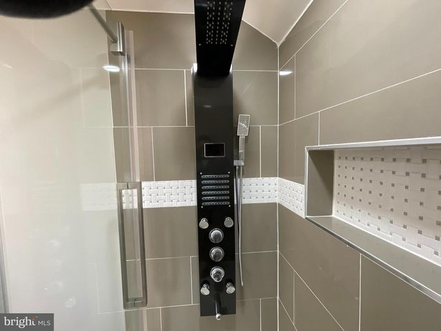 6909 40TH, University Park, MD 20782