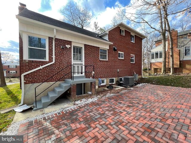 6909 40TH, University Park, MD 20782