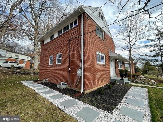 6909 40TH, University Park, MD 20782