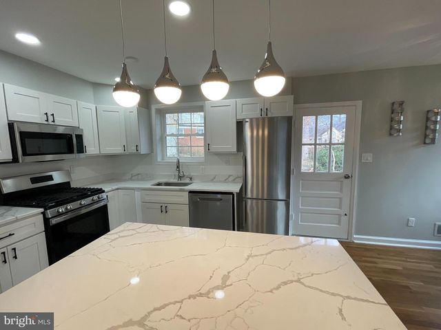 6909 40TH, University Park, MD 20782