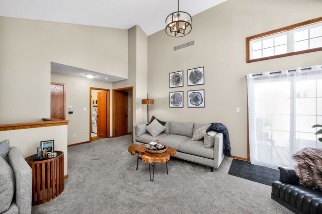 2428 81st Circle, Urbandale, IA 50322