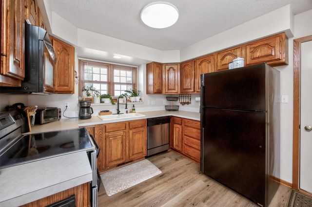 2428 81st Circle, Urbandale, IA 50322