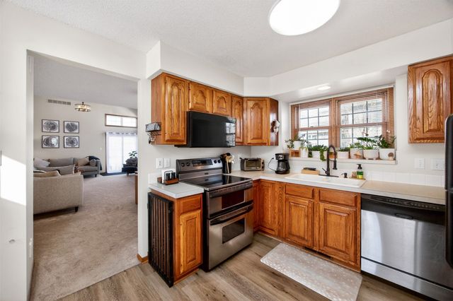 2428 81st Circle, Urbandale, IA 50322