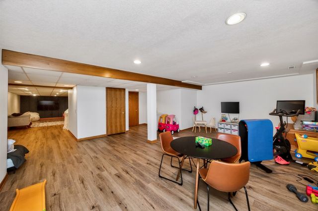 2428 81st Circle, Urbandale, IA 50322