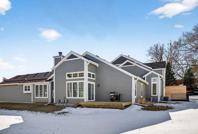 2428 81st Circle, Urbandale, IA 50322