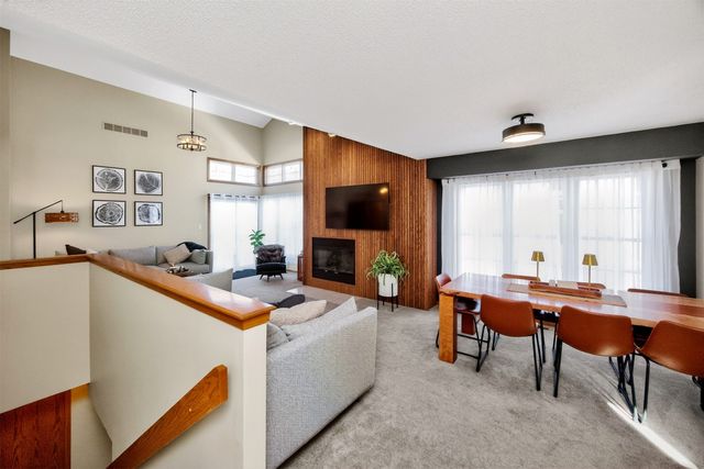 2428 81st Circle, Urbandale, IA 50322