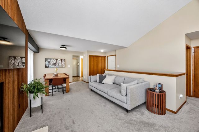 2428 81st Circle, Urbandale, IA 50322