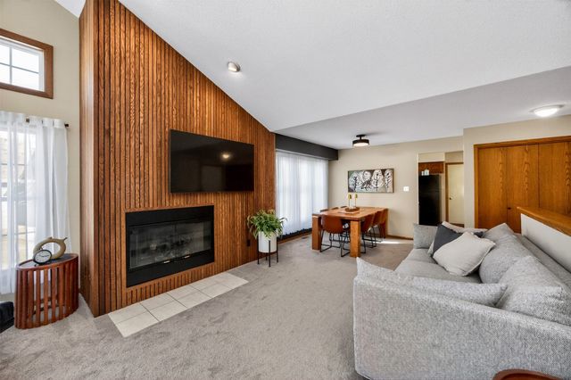 2428 81st Circle, Urbandale, IA 50322