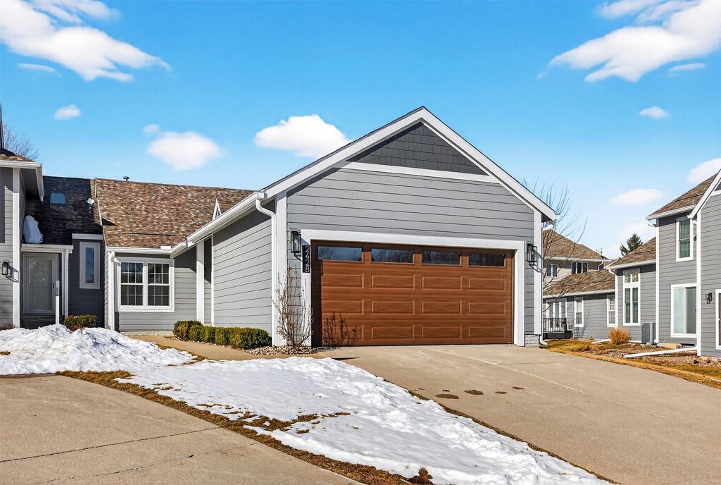 2428 81st Circle, Urbandale, IA 50322