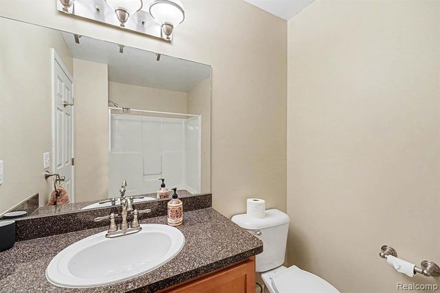 11712 Farmington Road, Livonia, MI 48150