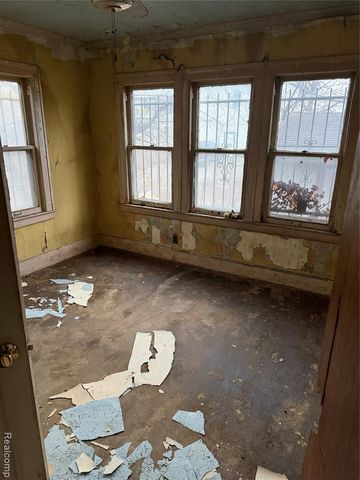 5502 S Clarendon Street, Detroit, MI 48204