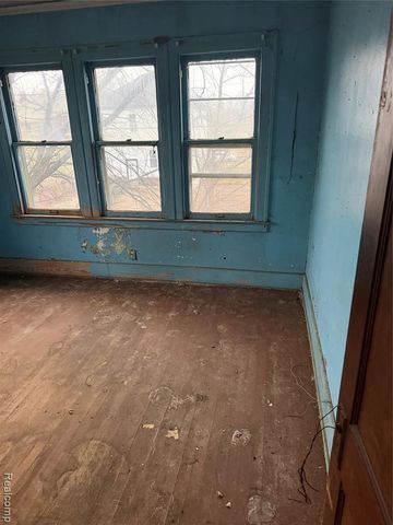 5502 S Clarendon Street, Detroit, MI 48204