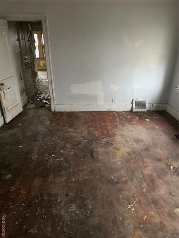 5502 S Clarendon Street, Detroit, MI 48204