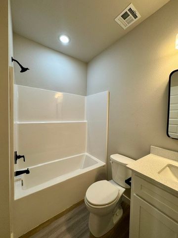 1901 Azlin Place B, Siloam Springs, AR 72761