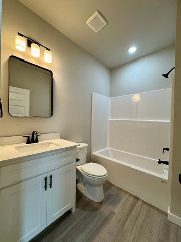 1901 Azlin Place B, Siloam Springs, AR 72761