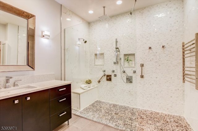 13 Fernwood Ct, Readington Twp., NJ 08889