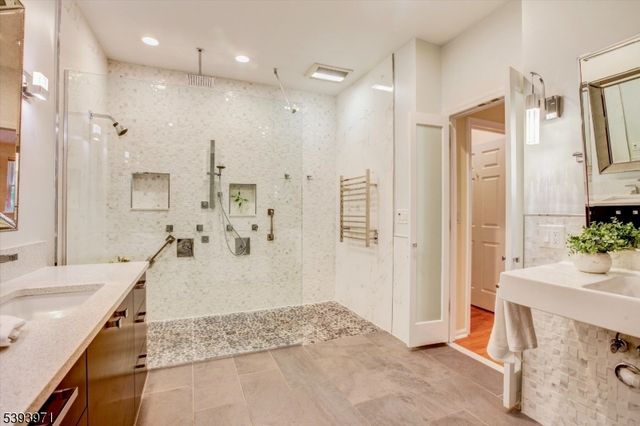 13 Fernwood Ct, Readington Twp., NJ 08889