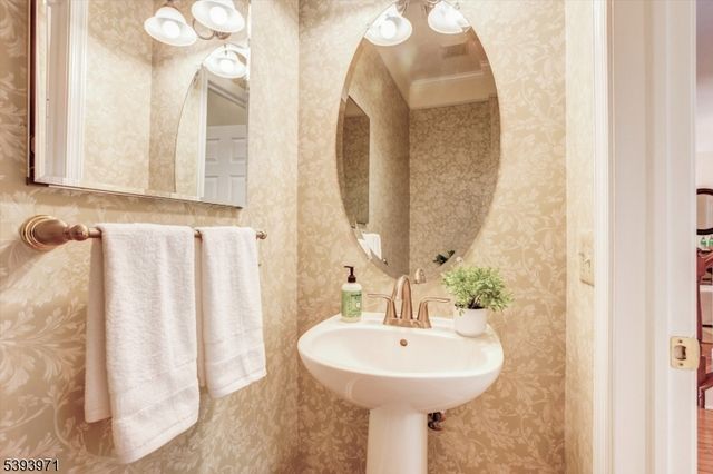 13 Fernwood Ct, Readington Twp., NJ 08889