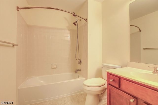 13 Fernwood Ct, Readington Twp., NJ 08889