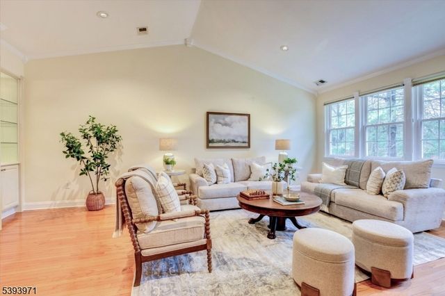 13 Fernwood Ct, Readington Twp., NJ 08889