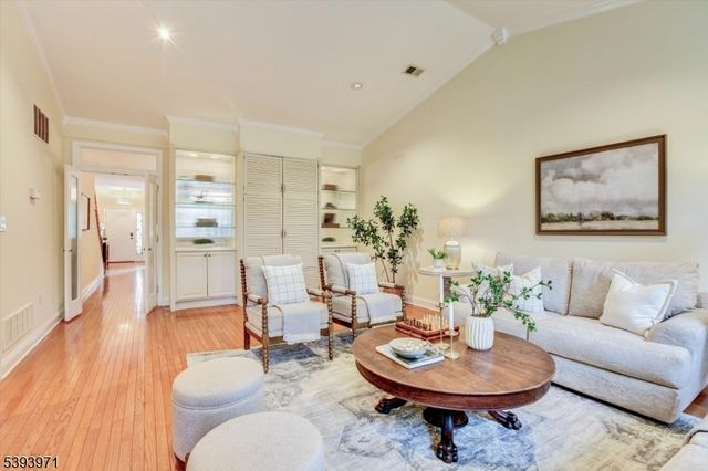 13 Fernwood Ct, Readington Twp., NJ 08889