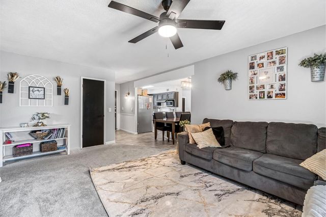 362 W Ashcroft Avenue, Clovis, CA 93612