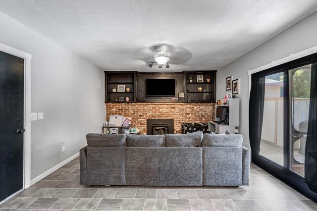 362 W Ashcroft Avenue, Clovis, CA 93612