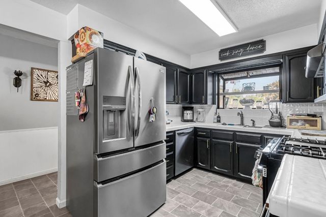 362 W Ashcroft Avenue, Clovis, CA 93612