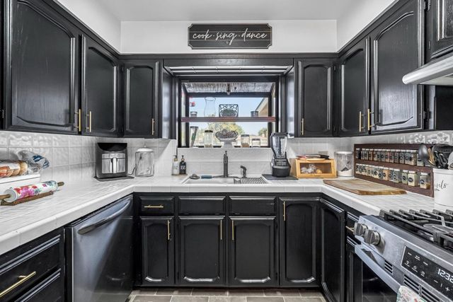 362 W Ashcroft Avenue, Clovis, CA 93612