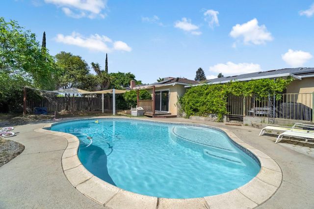 362 W Ashcroft Avenue, Clovis, CA 93612