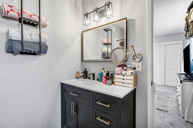 362 W Ashcroft Avenue, Clovis, CA 93612