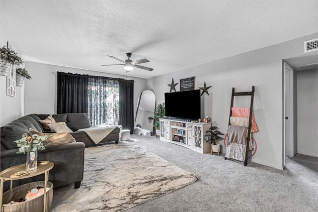 362 W Ashcroft Avenue, Clovis, CA 93612