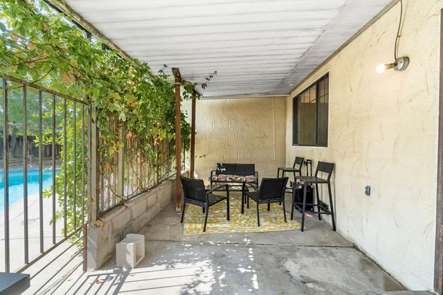 362 W Ashcroft Avenue, Clovis, CA 93612