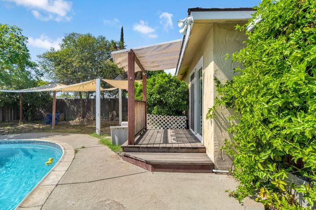 362 W Ashcroft Avenue, Clovis, CA 93612