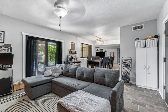 362 W Ashcroft Avenue, Clovis, CA 93612