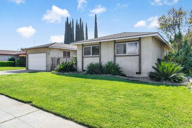 362 W Ashcroft Avenue, Clovis, CA 93612