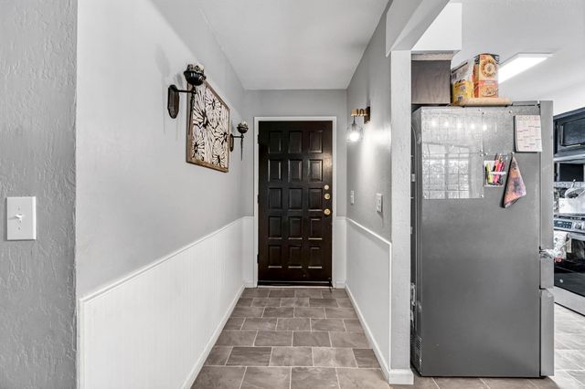 362 W Ashcroft Avenue, Clovis, CA 93612