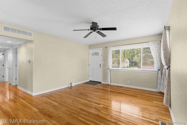 5354 Don Shenk Drive, Swartz Creek, MI 48473