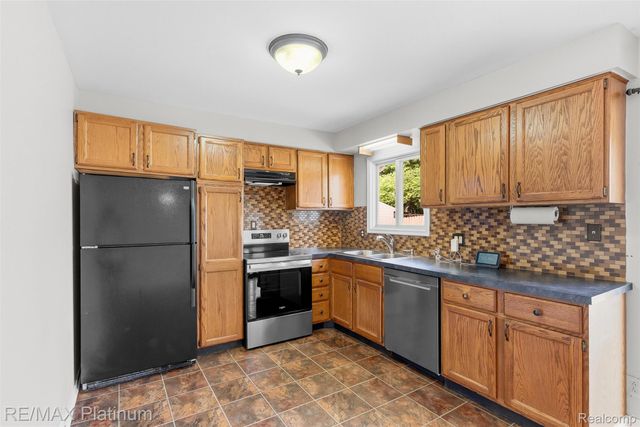 5354 Don Shenk Drive, Swartz Creek, MI 48473
