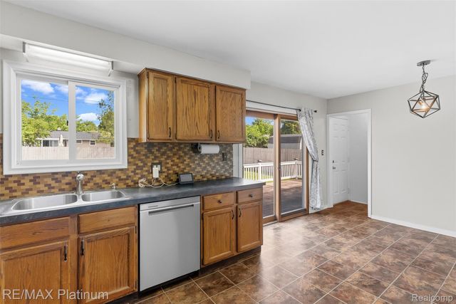 5354 Don Shenk Drive, Swartz Creek, MI 48473