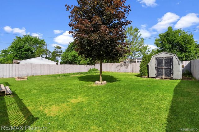5354 Don Shenk Drive, Swartz Creek, MI 48473