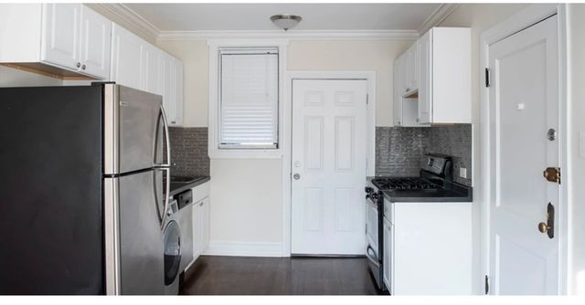 1056 W Lill Avenue 1, Chicago, IL 60614