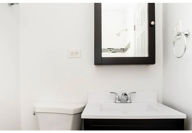 1056 W Lill Avenue 1, Chicago, IL 60614