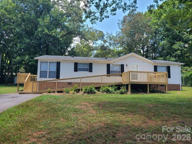 3111 Redbud Place, Lenoir, NC 28645