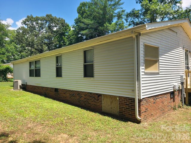 3111 Redbud Place, Lenoir, NC 28645