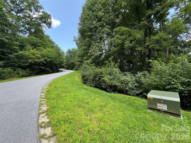 97 High Hickory Trail 2, Swannanoa, NC 28778